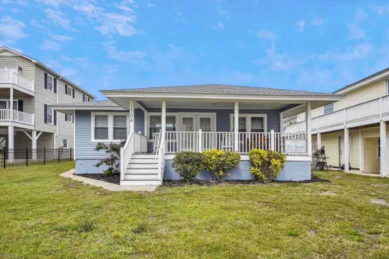Elliott Beach Rentals Photo 3