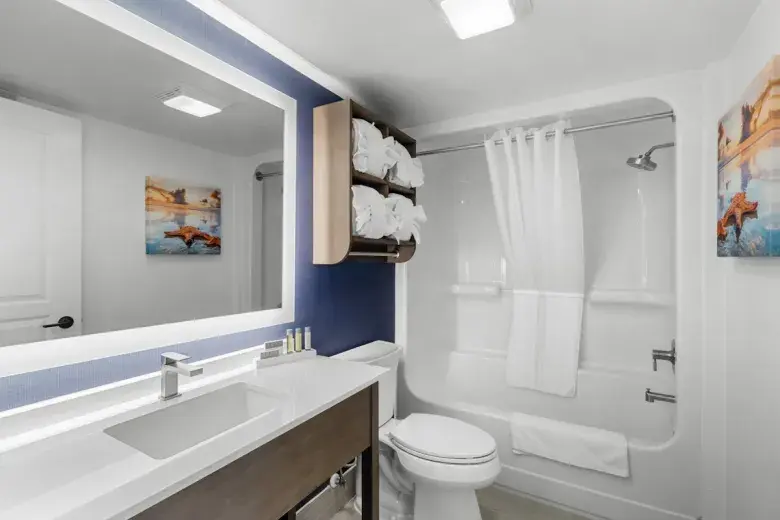 Ocean Reef Resort - South Tower Three Bedroom Deluxe Condo - Bathroom Photo 7