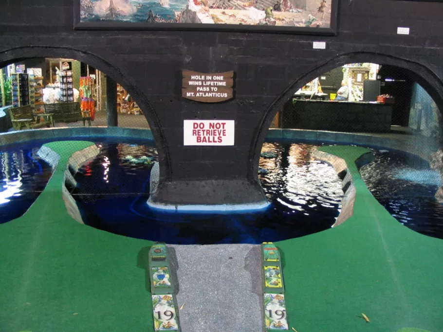Mount Atlanticus 19th Hole